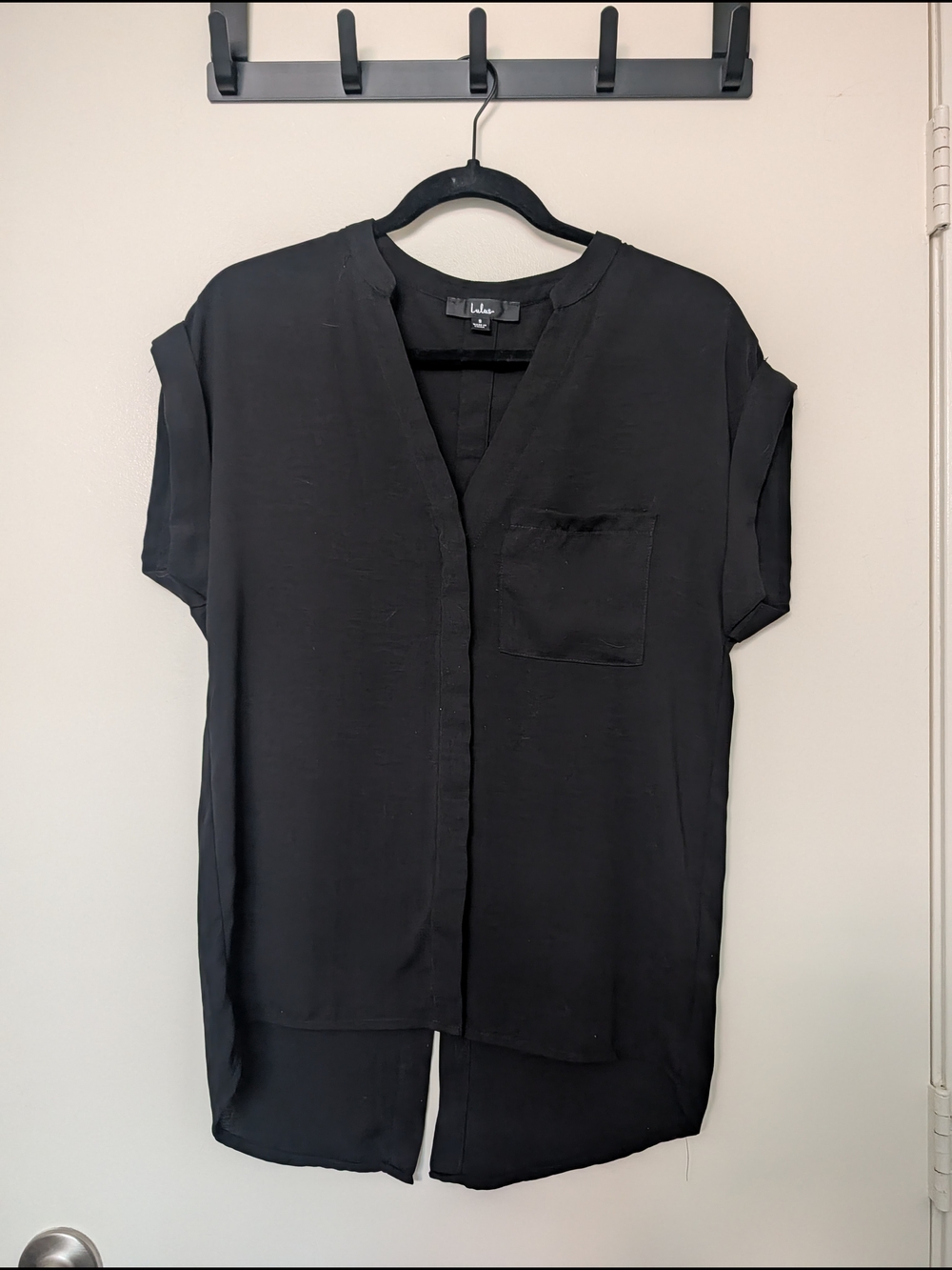 Lulu's Black Short-Sleeve Split-Hem Button Down Shirt Sz S NWOT